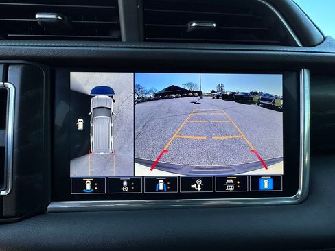 Used 2021 GMC Yukon Denali w/ Denali Premium Package image 32