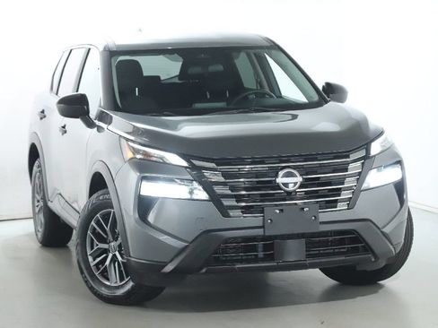 Used 2024 Nissan Rogue S AWD/4WD image 2