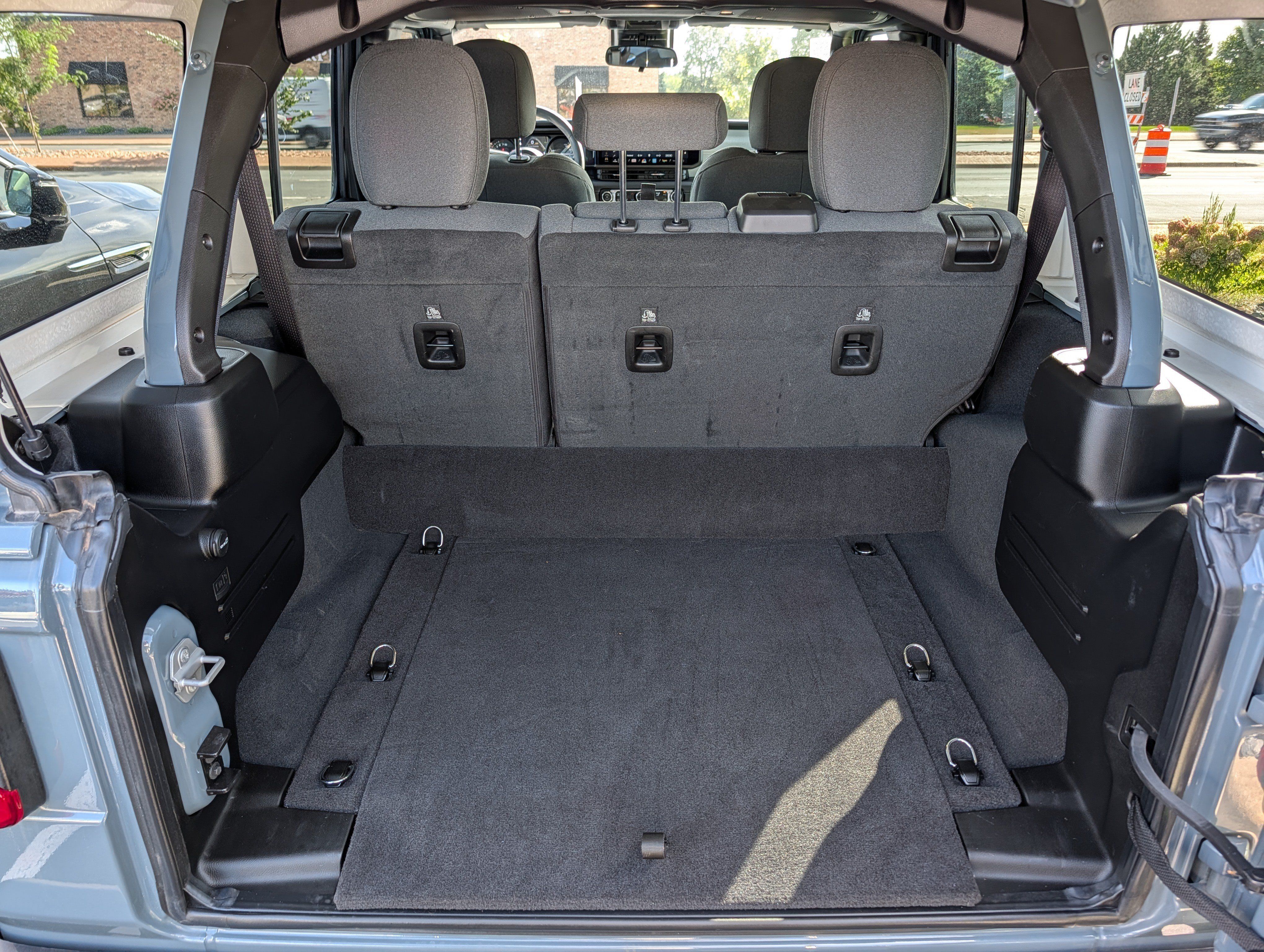 Used 2025 Jeep Wrangler Unlimited Sahara AWD/4WD image 18