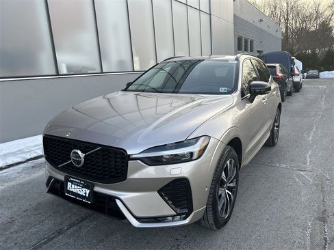 Used 2023 Volvo XC60 B5 Plus w/ Climate Package image 4