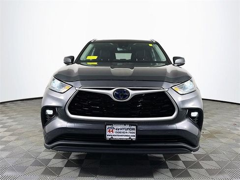 Used 2022 Toyota Highlander XLE image 11