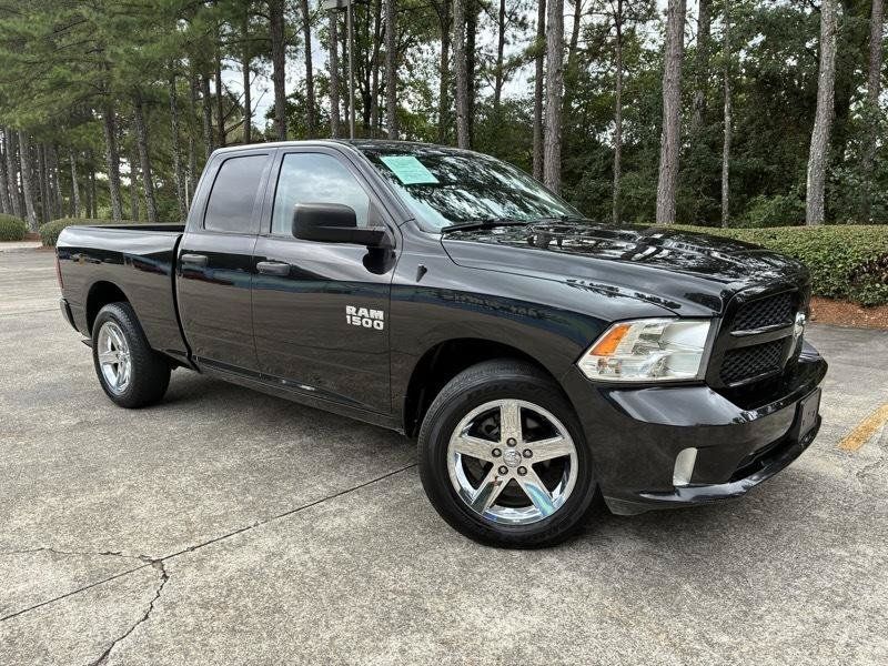 Used 2017 RAM 1500 Express RWD image 2