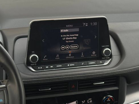 Used 2025 Nissan Rogue SV FWD image 17
