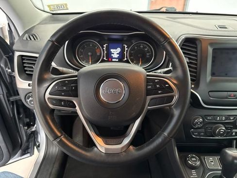 Used 2019 Jeep Cherokee Latitude Plus AWD/4WD image 28