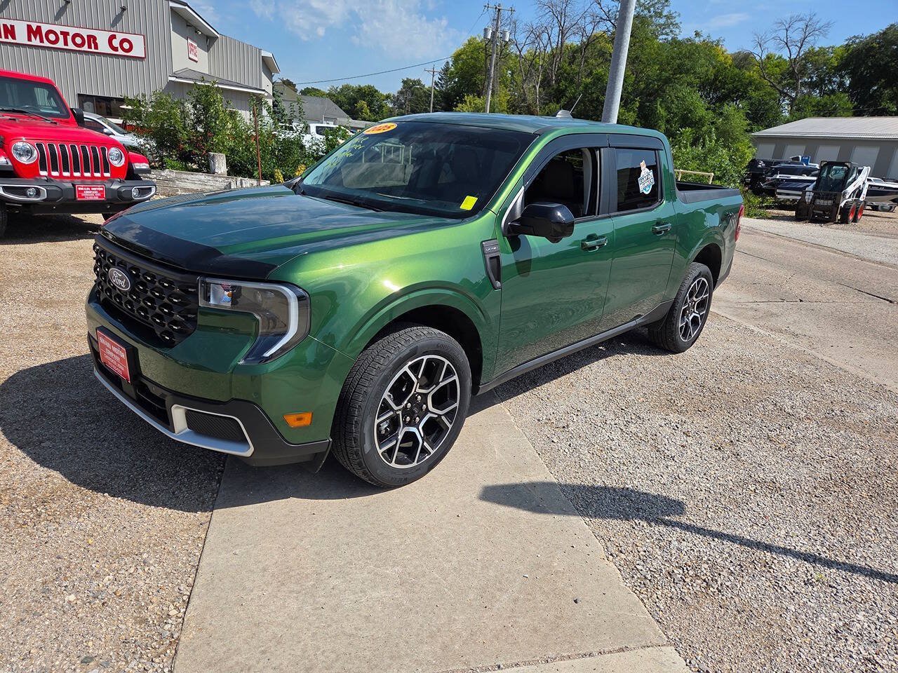 Used 2025 Ford Maverick Lariat AWD/4WD image 2