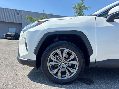 Used 2022 Toyota RAV4 XLE Premium AWD/4WD image 19