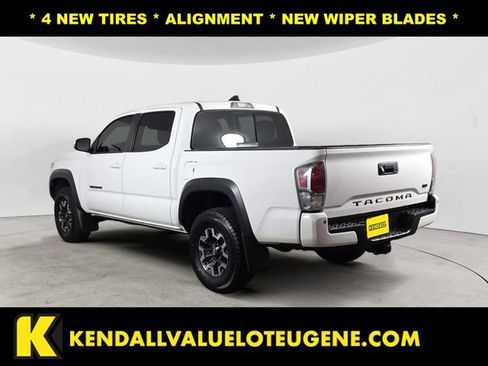 Used 2021 Toyota Tacoma TRD Off-Road w/ Technology Package AWD/4WD image 3