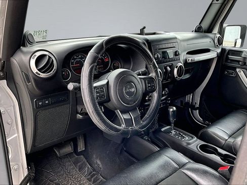Used 2012 Jeep Wrangler Rubicon AWD/4WD image 4