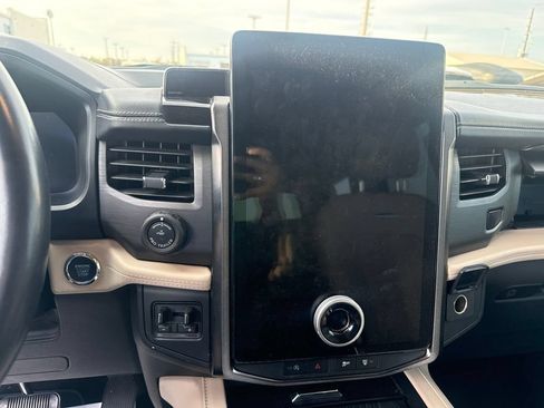 Used 2023 Ford Expedition Platinum RWD image 10