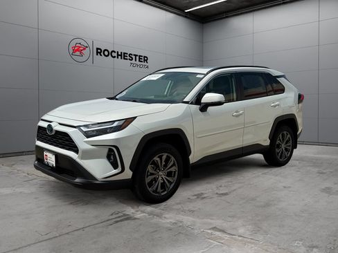 Certified 2022 Toyota RAV4 XLE Premium AWD/4WD image 7