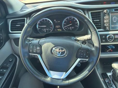 Used 2017 Toyota Highlander Limited FWD image 15