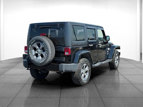 Used 2016 Jeep Wrangler Unlimited Sahara w/ Connectivity Group AWD/4WD image 7