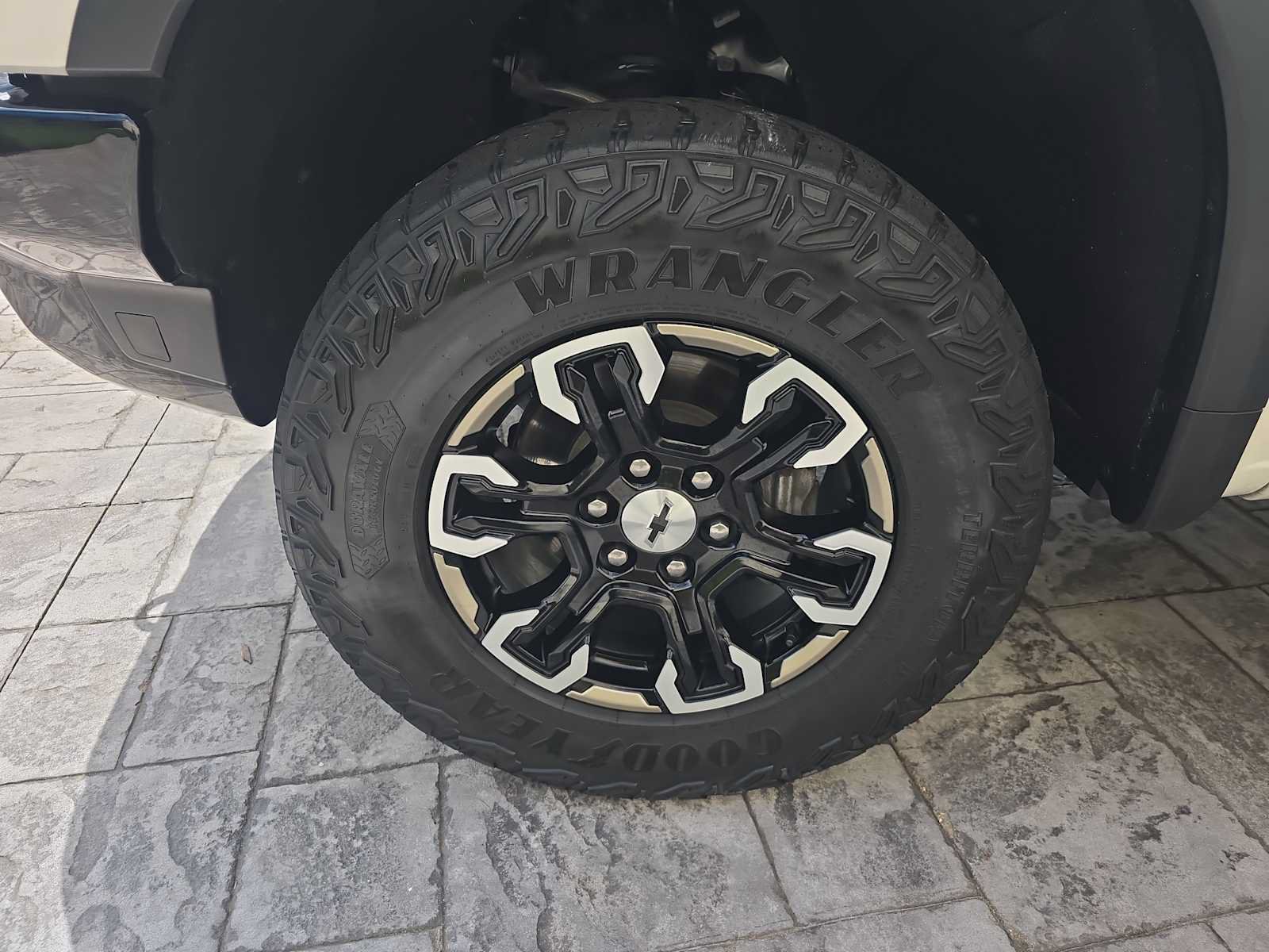 Used 2023 Chevrolet Silverado 1500 ZR2 w/ Technology Package AWD/4WD image 10