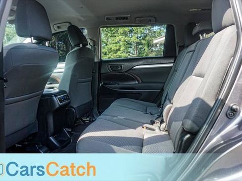 Used 2019 Toyota Highlander LE FWD image 21