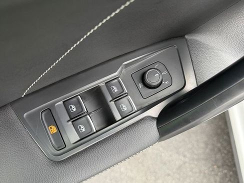 Used 2024 Volkswagen Tiguan Wolfsburg Edition image 13