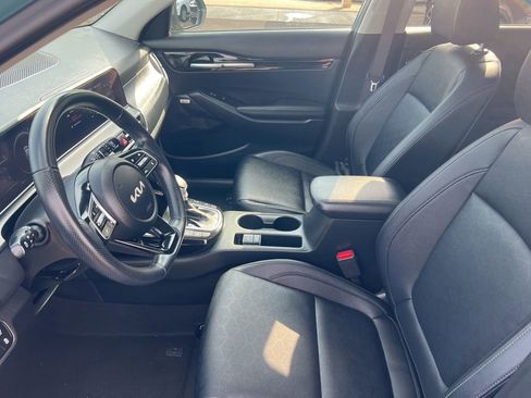 Certified 2024 Kia Seltos SX w/ SX Sunroof Package image 4