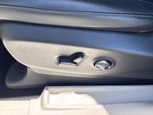 Used 2024 Chrysler Pacifica Touring-L FWD image 17
