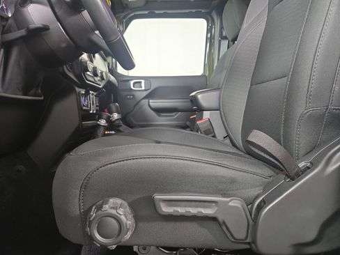 Certified 2021 Jeep Gladiator Sport image 31