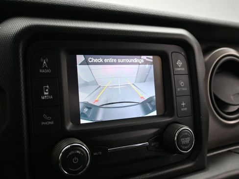 Used 2020 Jeep Gladiator Sport image 13