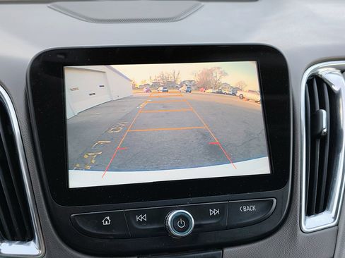 Used 2016 Chevrolet Malibu Premier w/ Driver Confidence Package image 4