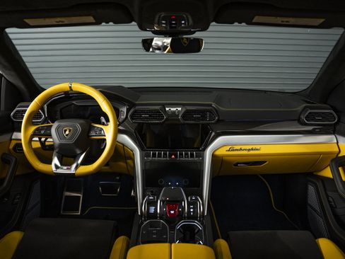 Used 2022 Lamborghini Urus AWD/4WD image 37