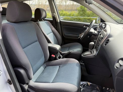 Used 2006 Toyota Matrix XR FWD image 16