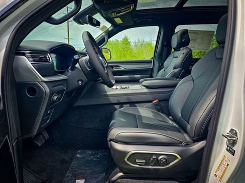 New 2026 Jeep Grand Wagoneer 4WD image 13