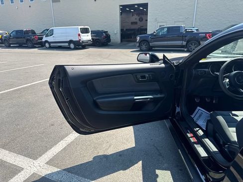 Used 2019 Ford Mustang Shelby GT350 w/ Technology Package RWD image 18