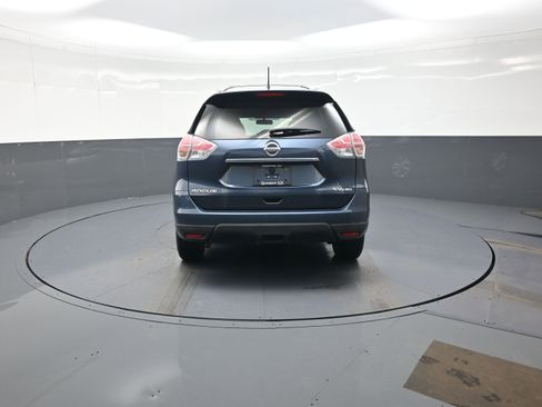 Used 2015 Nissan Rogue SV image 4