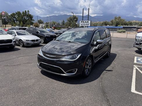 Used 2017 Chrysler Pacifica Limited FWD image 3