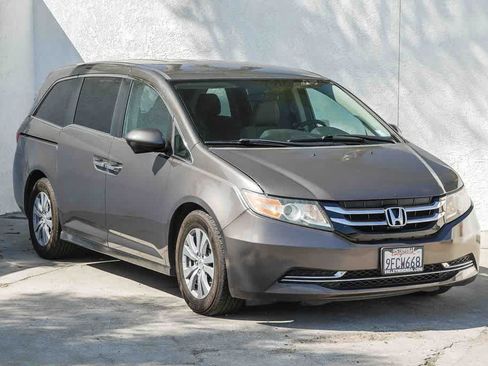 Used 2016 Honda Odyssey SE image 3
