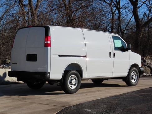 New 2025 Chevrolet Express 2500 Work Van w/ Safety Package image 3