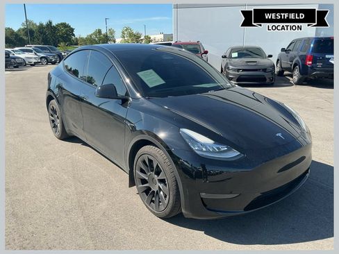 Used 2023 Tesla Model Y Long Range AWD/4WD image 1