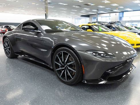 Used 2020 Aston Martin V8 Vantage Coupe image 4