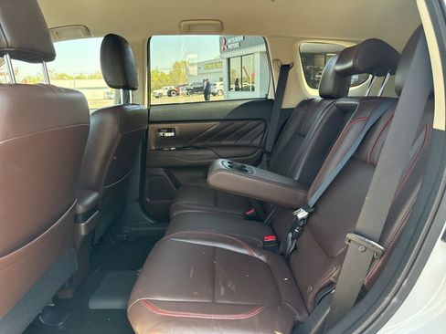 Used 2018 Mitsubishi Outlander SEL AWD/4WD image 34