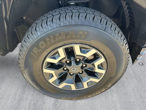 Used 2020 Toyota Tacoma SR5 RWD image 9