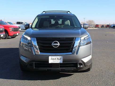 Used 2023 Nissan Pathfinder SV image 11