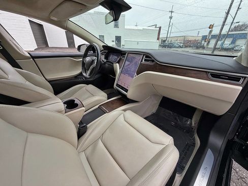 Used 2017 Tesla Model S 60 image 22