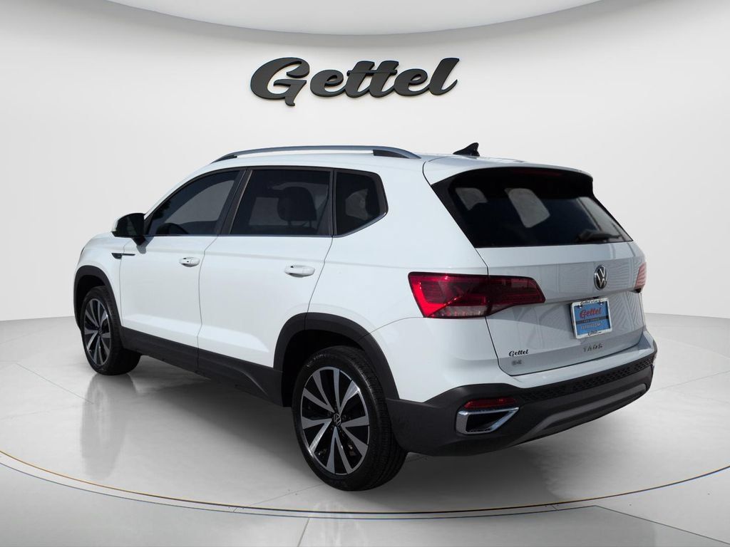 Used 2024 Volkswagen Taos SE FWD image 7