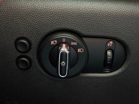 Used 2017 MINI Cooper 4-Door Hardtop image 18