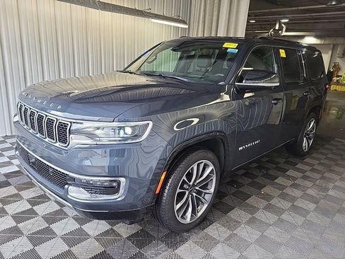 Used 2025 Jeep Wagoneer Series III w/ Premium Group I AWD/4WD image 2