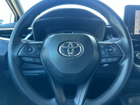 Used 2025 Toyota Corolla LE image 21