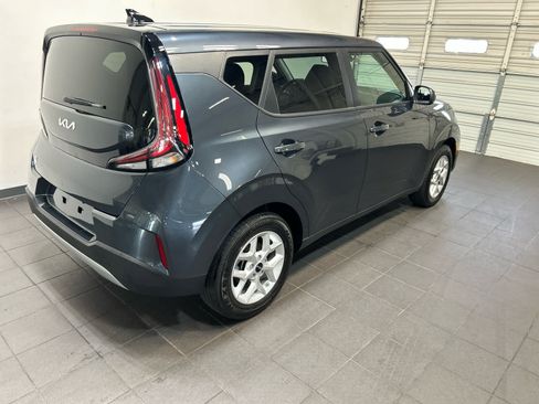 Used 2025 Kia Soul LX w/ LX Technology Package FWD image 3