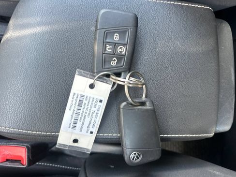 Used 2023 Volkswagen Tiguan SE FWD image 46