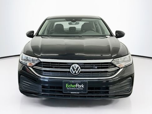 Used 2024 Volkswagen Jetta SE FWD image 2