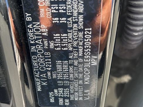 Used 2025 Kia Niro LX FWD image 3