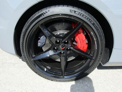 Used 2025 Chevrolet Corvette E-Ray w/ Stealth Interior Trim Package AWD/4WD image 24
