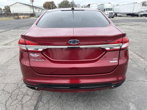 Used 2017 Ford Fusion SE w/ Fusion SE Technology Package image 5