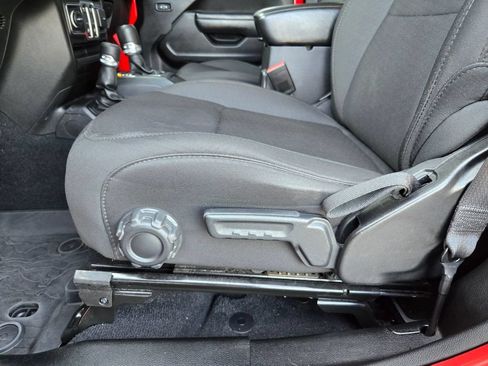 Used 2022 Jeep Wrangler Sport AWD/4WD image 16