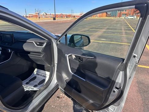 Used 2019 Toyota RAV4 LE image 32